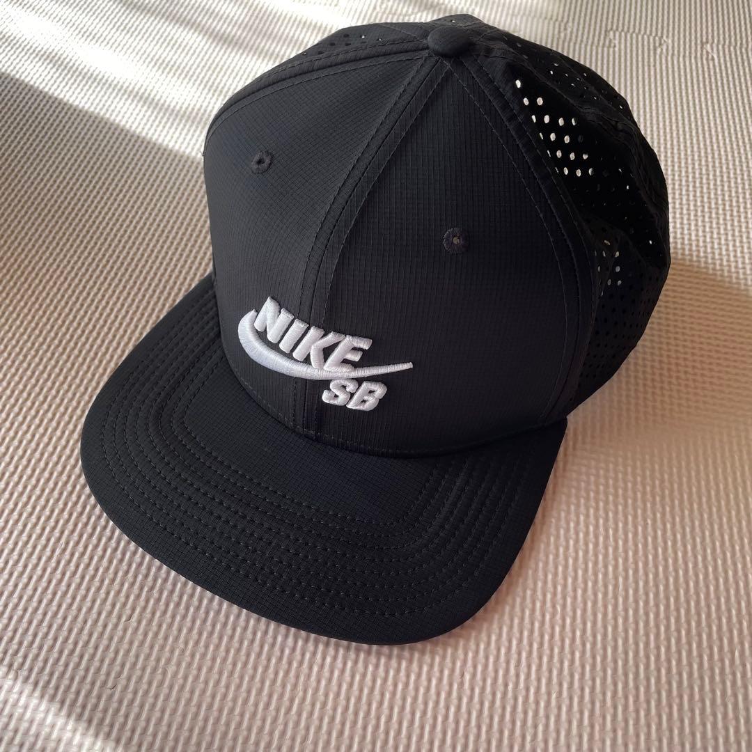 美品 廃盤 NIKE SB メッシュ キャップ 希少 激レア 帽子 刺繍ロゴ 黒 1点物◇ナイキNIKE SB黒ツバ裏緑メッシュキャップ古着メンズレディース