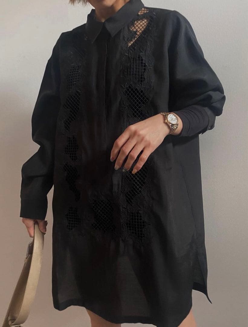 新品☆AMERIアメリ☆エンブロイダリーシアーシャツ☆ブラック エンブロイダリーレースシアーシャツ(1 BLACK): : メンズ｜PUBLIC