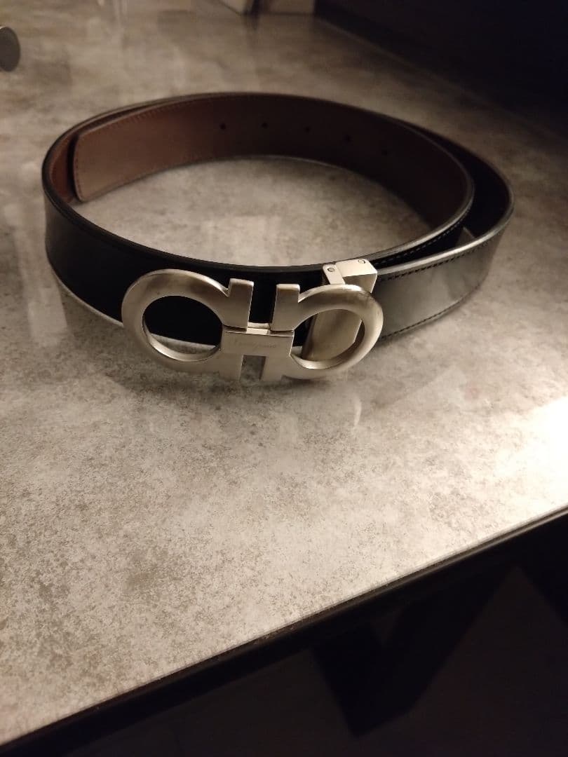 フェラガモ　ベルト　メンズ　ブラックレザー