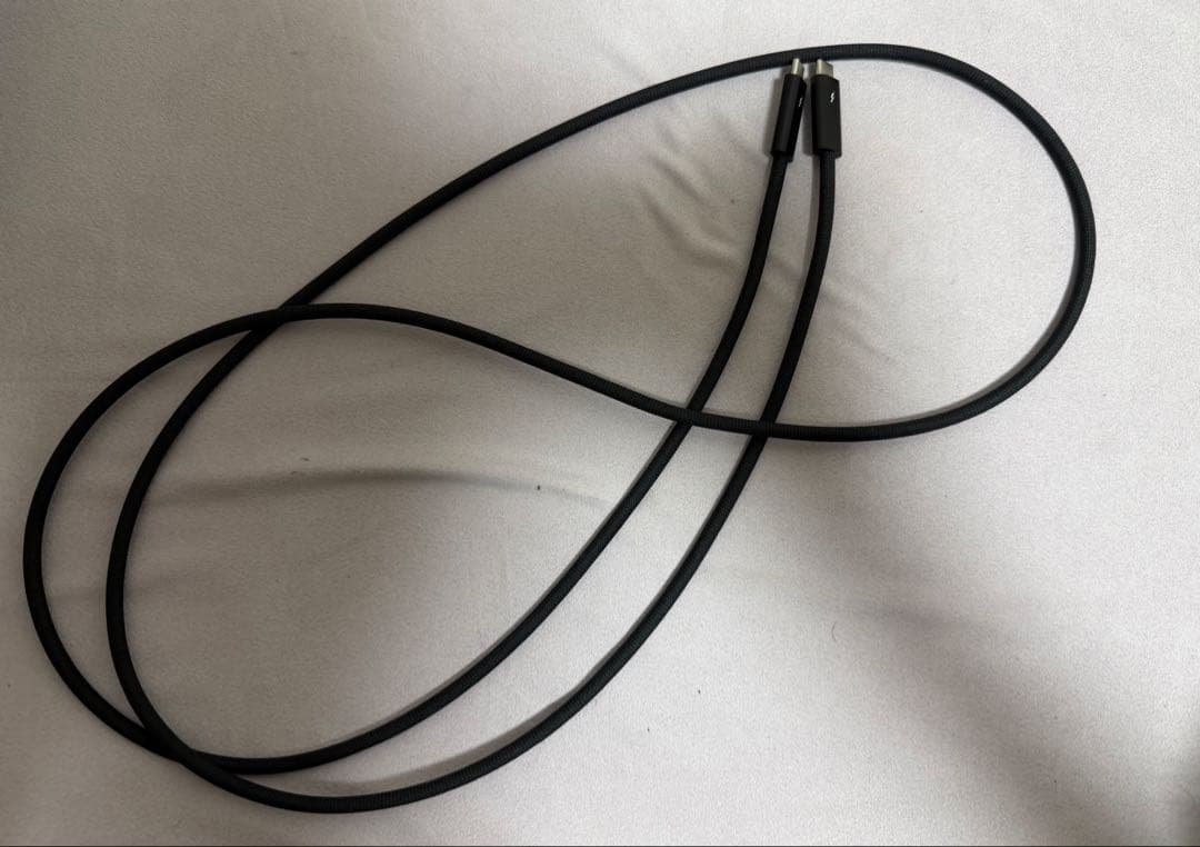 期間限定出品 Apple Thunderbolt4 proケーブル 1.8m