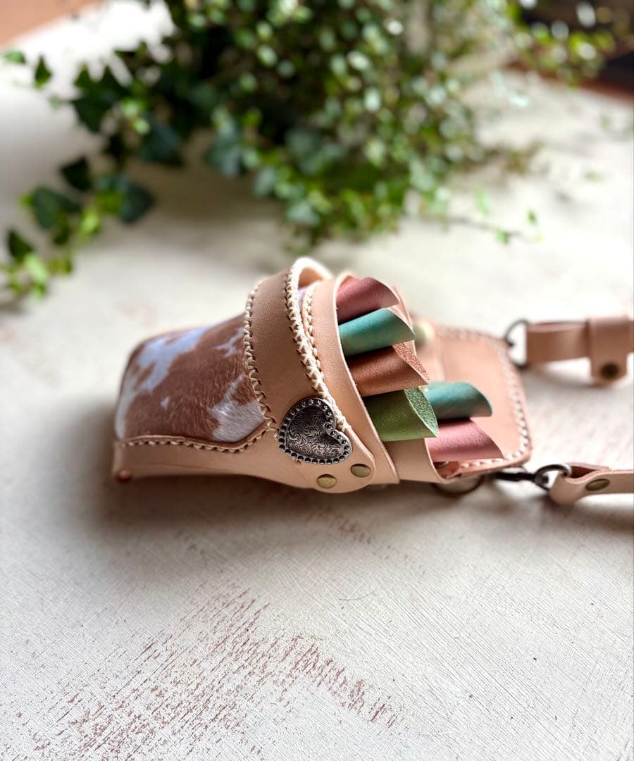 ヌメ革ナチュラル、ハラコカウのシザーケース