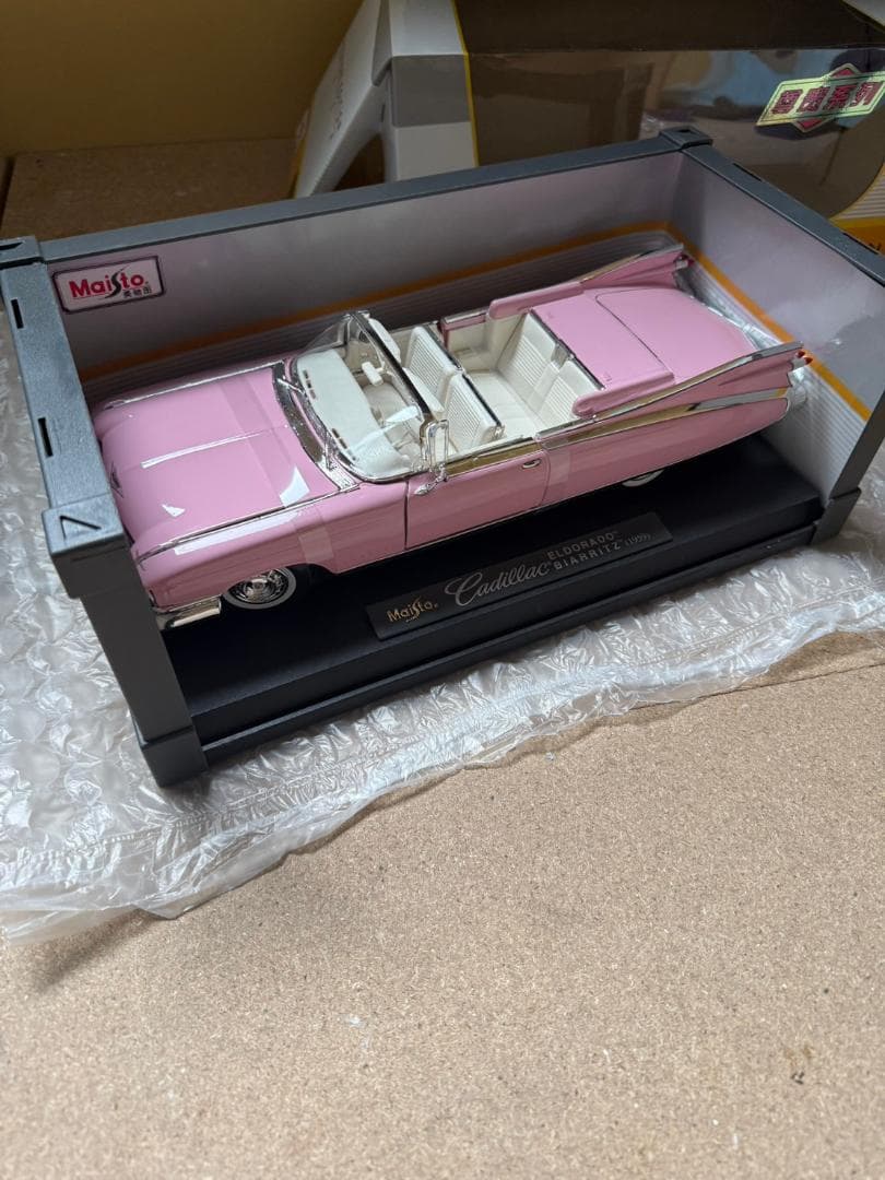maisto キャデラック エルドラド ビアリッツ Maisto 1:18 キャデラック エルドラド ビアリッツ 年 1959 ピンク 完成