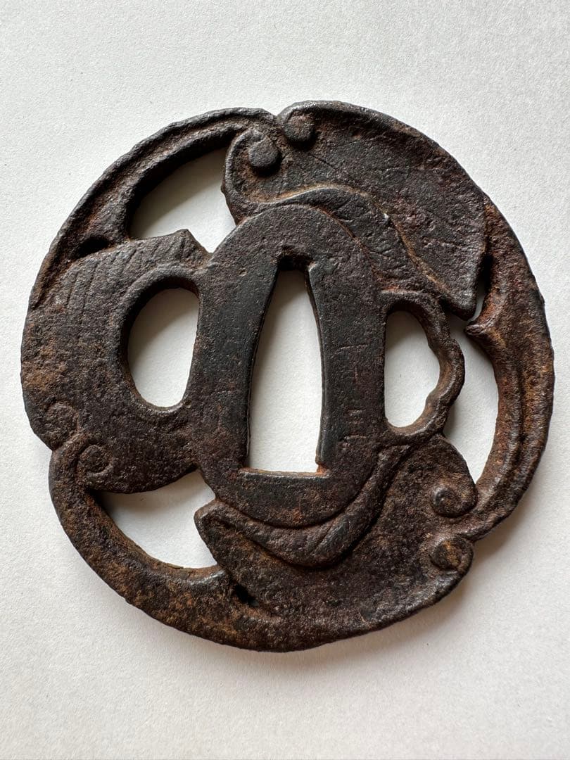 透かし鍔 古鍔 鉄地 鐔　鉄地つば 刀装具 古美術 時代物 葉の図 26A1 楽天市場】刀鍔 鉄地 透かし 刳込木瓜型 日本刀装具 鍔 つば ツバ 刀の