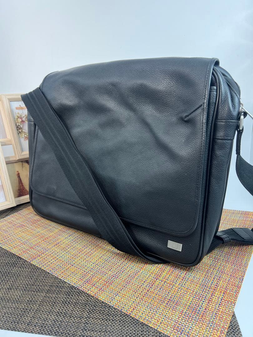 Kitamura ✨極美品✨dunhill ダンヒル メッセンジャーバッグ ダンヒル「ローラガス」新作メッセンジャーバッグ、輝くメタルロック