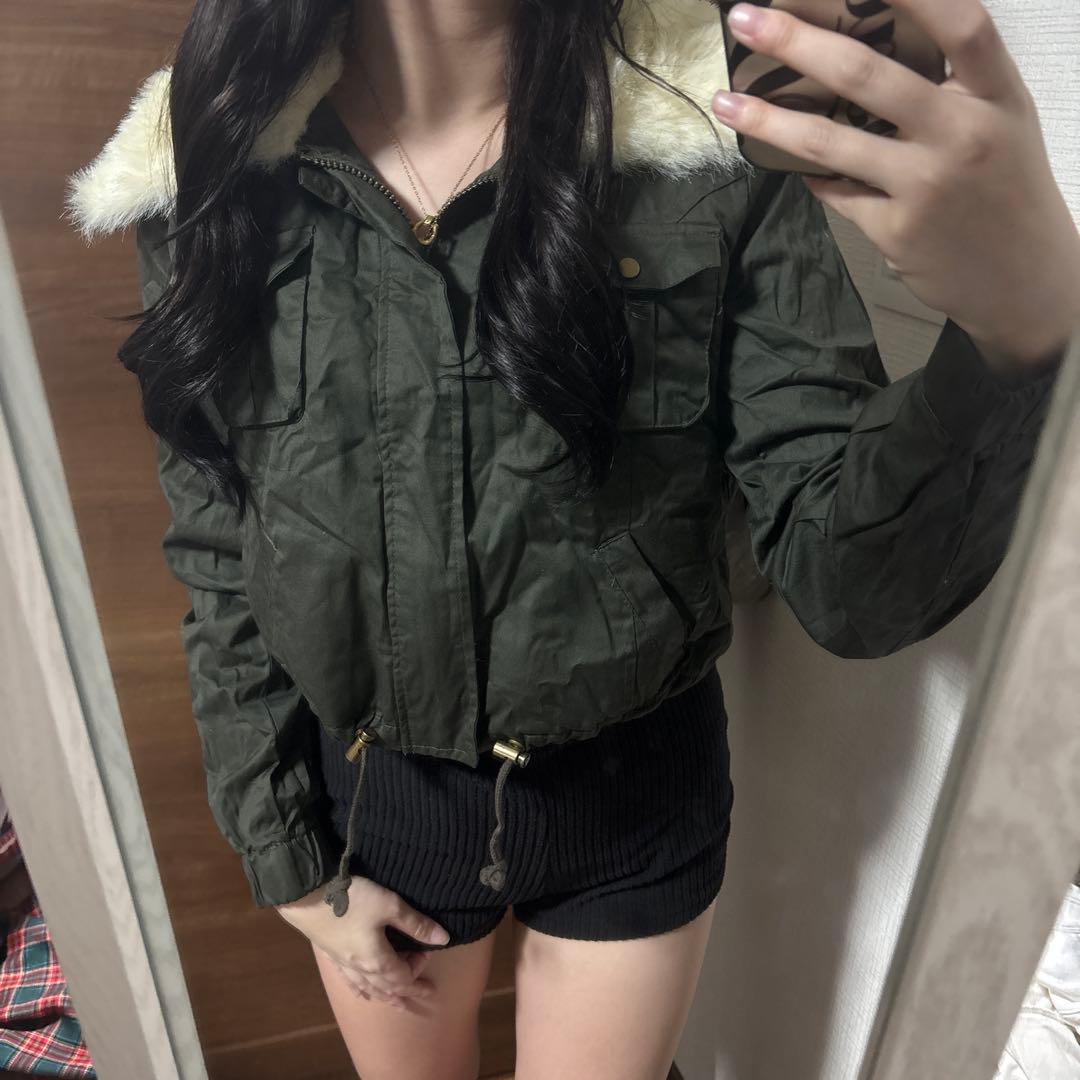 ファー付きオリーブグリーンミリタリージャケット タグ付き 着画