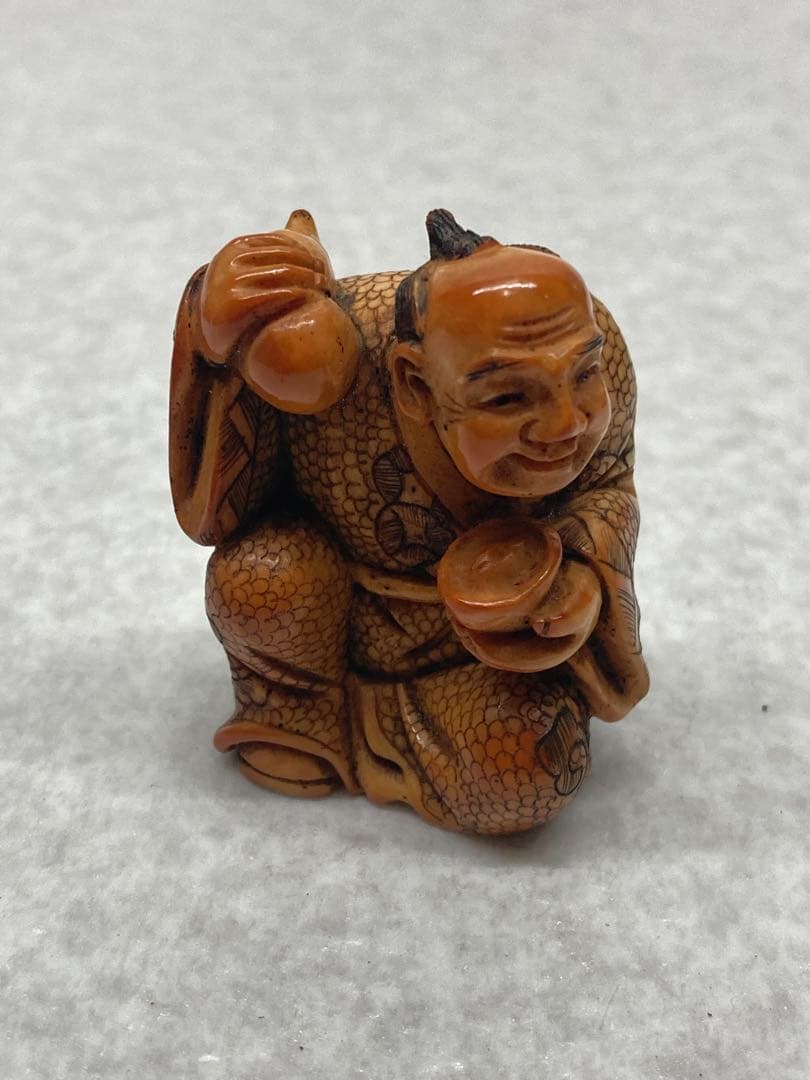 江戸 マンモス 根付 宝山 在銘 酒壺 和服 古美術骨董品 天然素材 彫刻 提物 373 マンモス根付 牙彫 女性 根付 在銘 – 古美術秀岳