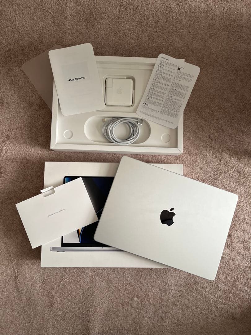 Apple MacBook Pro 14インチ　シルバー 本体