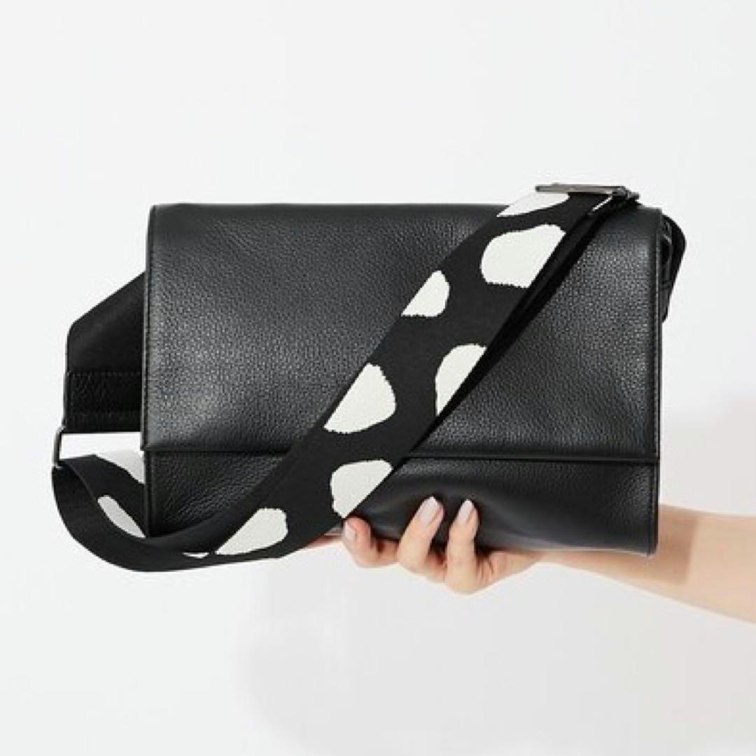 イアパピヨネ 柄ワイドテープショルダーバッグ　ダルメシアン ボディバッグ 黒 ear PAPILLONNER ダルメシアン柄テープ本革ショルダーバッグ ボディ