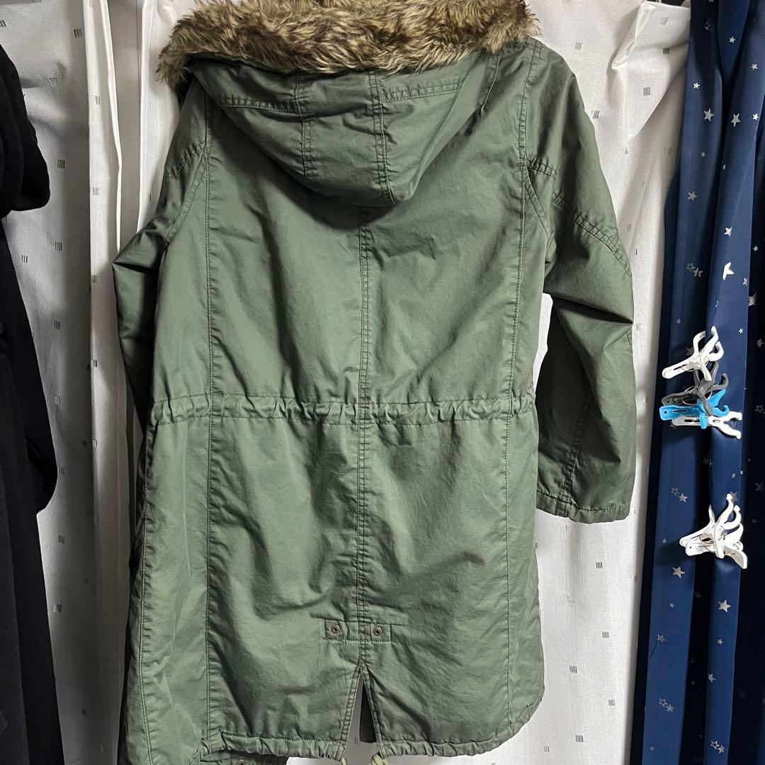 オリーブグリーン ファー付き ダウンジャケット - メルカリ