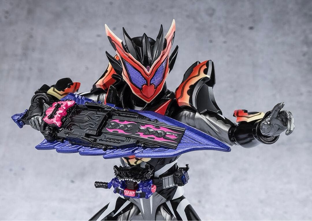 s.h.figuarts 仮面ライダービターガヴ　スパーキングミフォーム