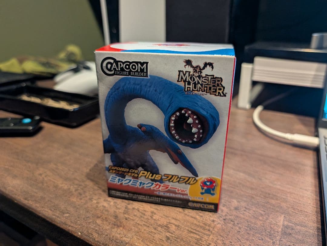 モンスターハンター　フルフル　ミャクミャクカラー　フィギュア　大阪万博