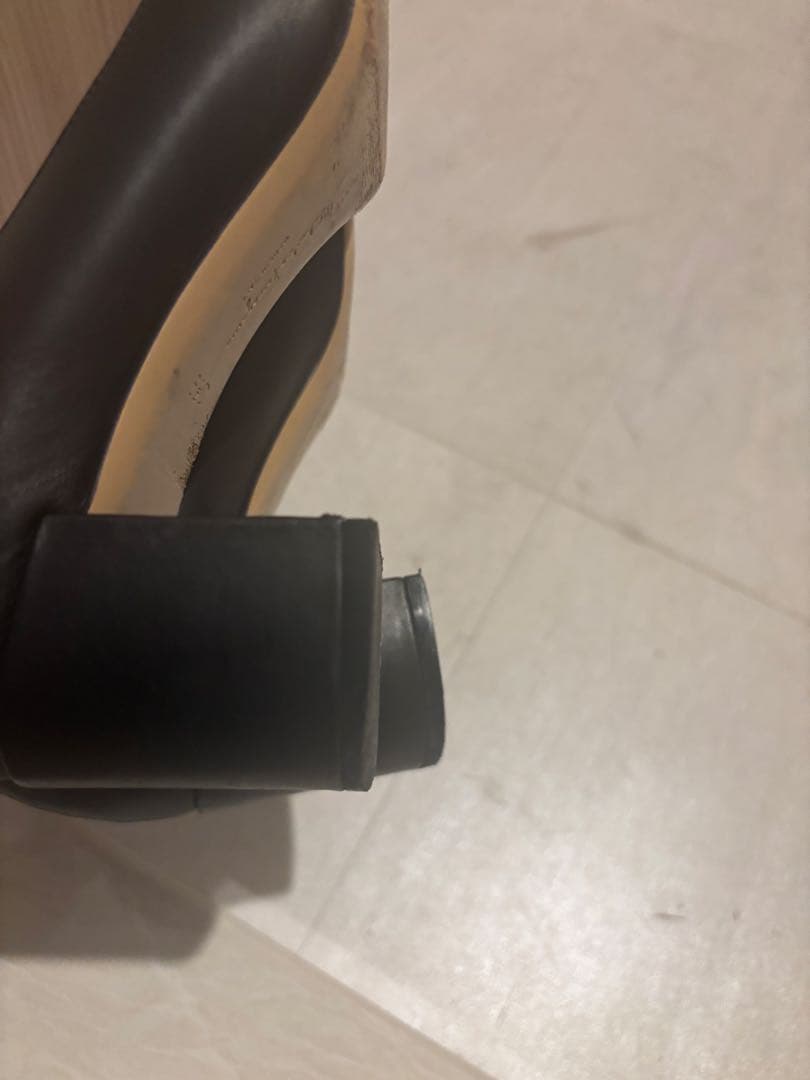 フェラガモ チェーン パンプス 黒 レザー ゴールド金具 23.5cm