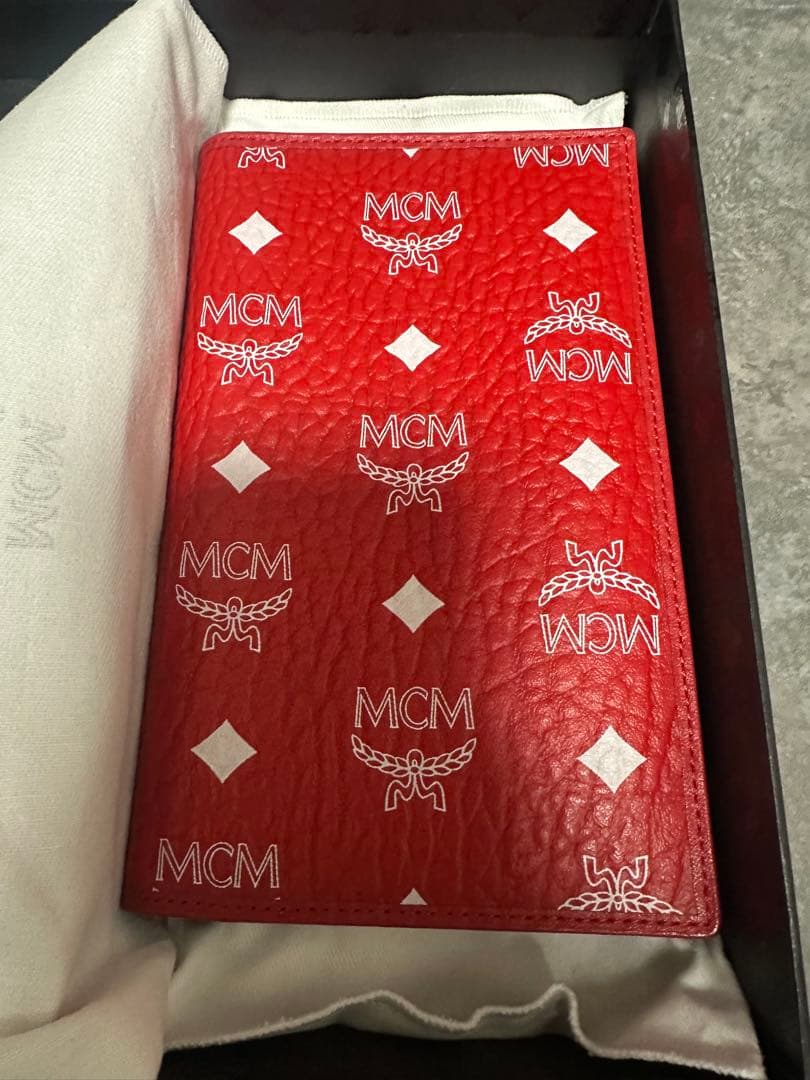 【希少】　MCM パスポートケース　赤