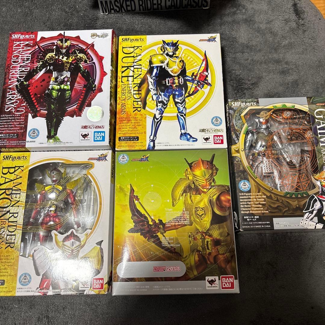 S.H.Figuarts 仮面ライダー 鎧武5体セット 心火を燃やしてフォーリンラブ」「エビフライ」どちらもアドリブという