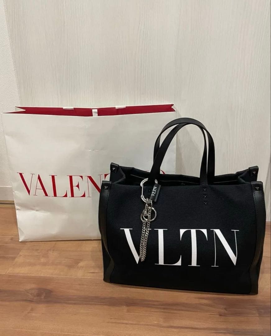 VALENTINO 人気　トートバッグ　美品　付属品全てあり　送料無料