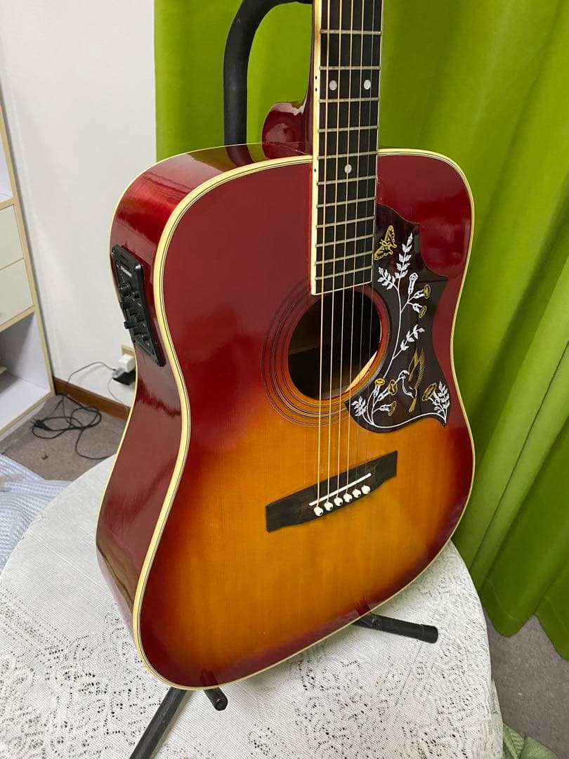 レ*イ様 極上美品by Gibson ハミングバードONKYOエレアコ音出し良好 ギブソン・アコギの大定番「ハミングバード」に渋い艶消し仕様の