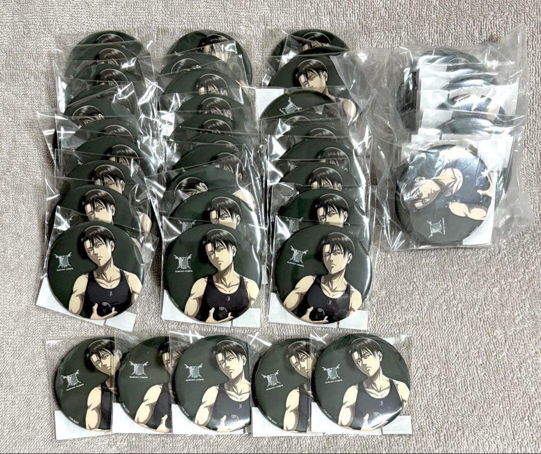 進撃の巨人　リヴァイ　缶バッジ　音アニ　10点 Anique Shop JAPAN