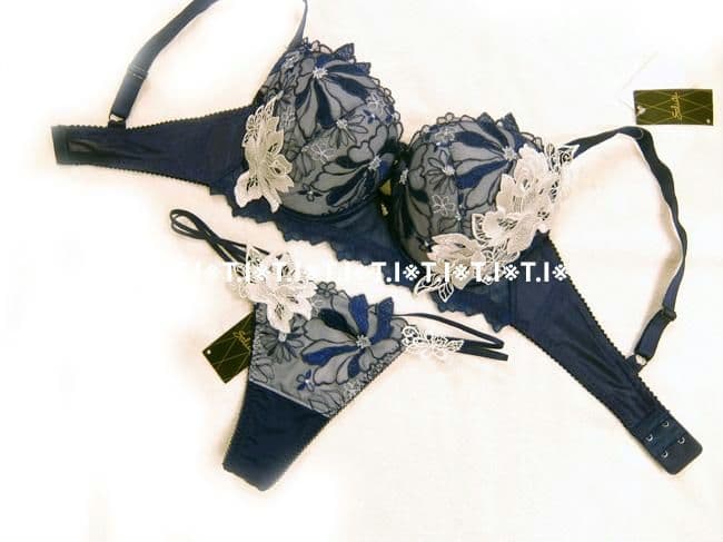 サルート/プラダを着た悪魔　E70＆ソングショーツM　KO　96 サルート/プラダを着た悪魔 E70＆ソング＆ガーターM RE 96 - メルカリ