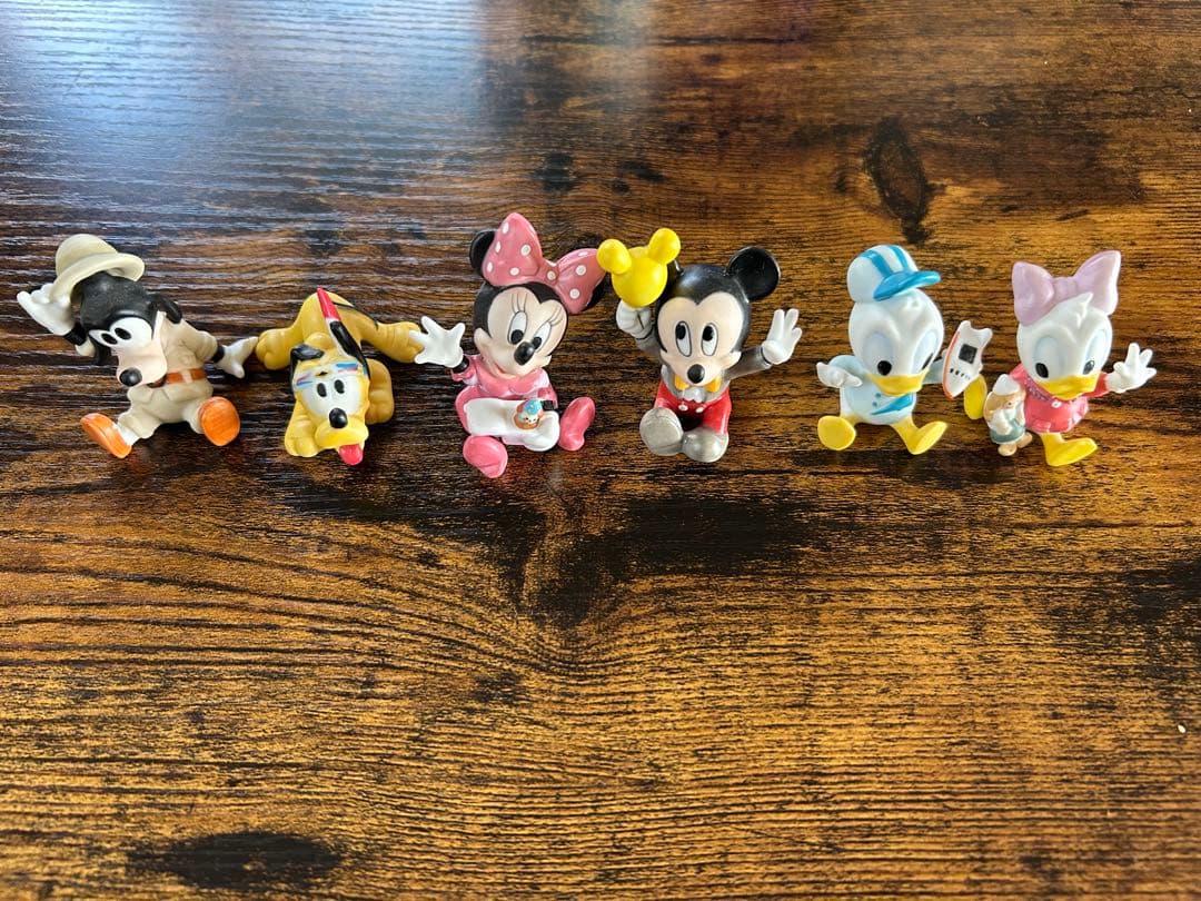 ベビーミッキーマウス&ミニー等　ディズニーキャラクター　陶器　置物