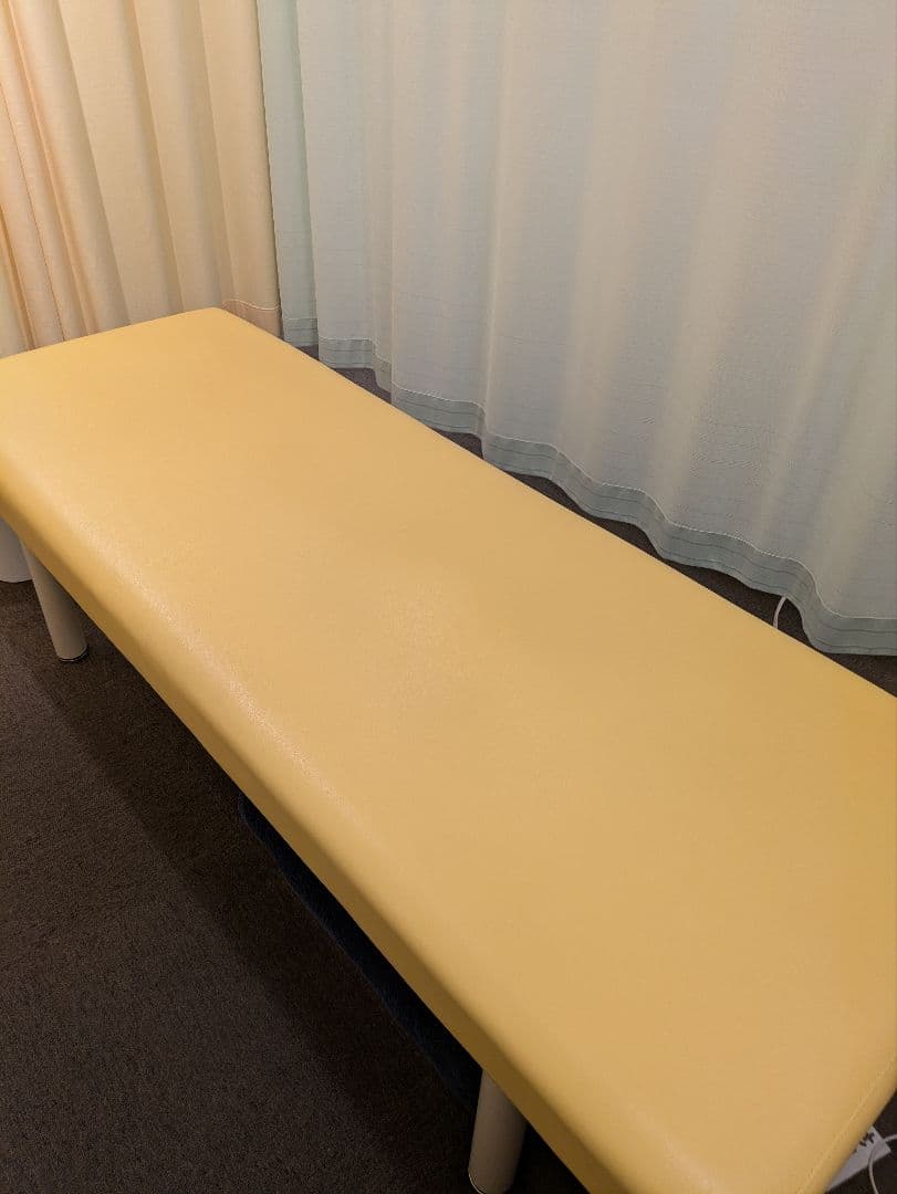 美品高田ベッド　施術ベッド無孔