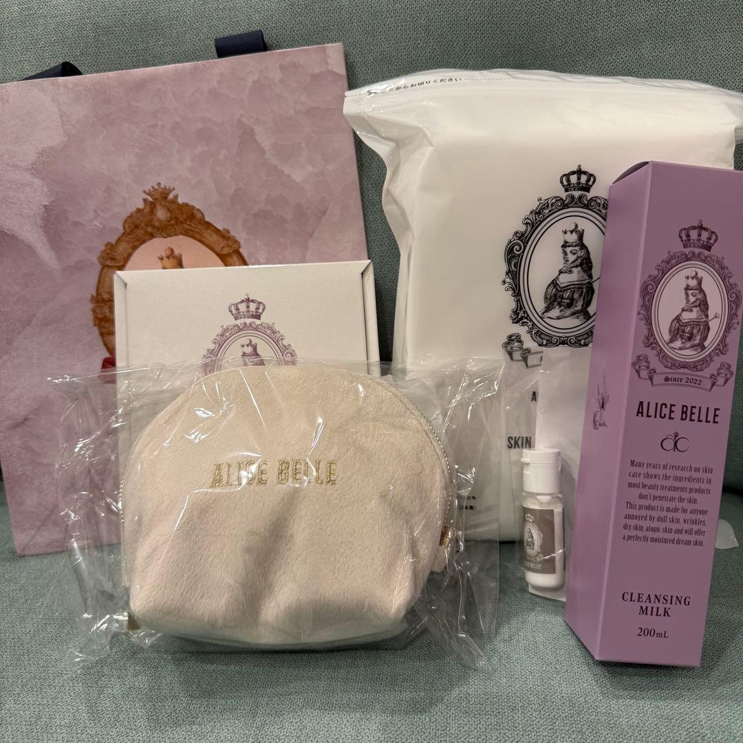 ALICE BELLE クリスマスコフレ　渡辺梨加コラボポーチ白