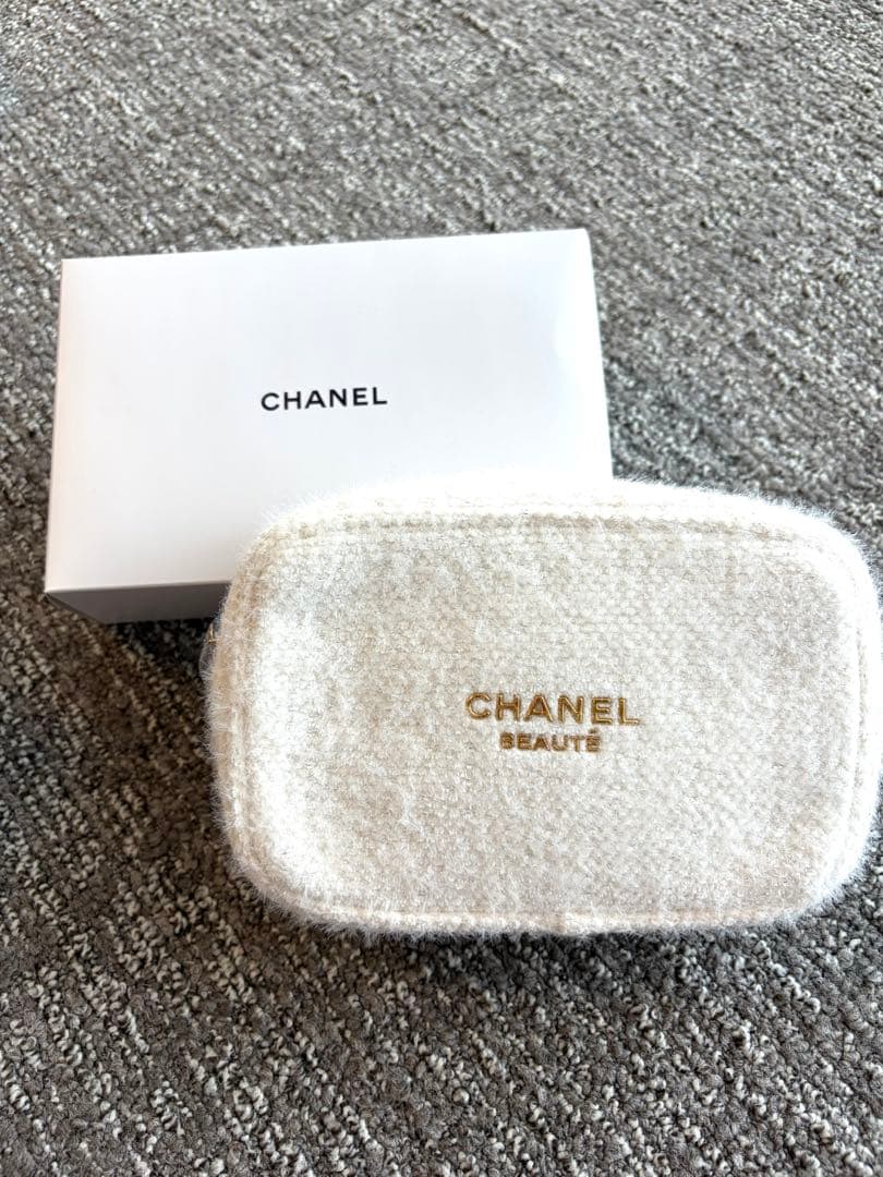 新品未使用 シャネル CHANEL 2024 クリスマスコフレ ノベルティポーチ