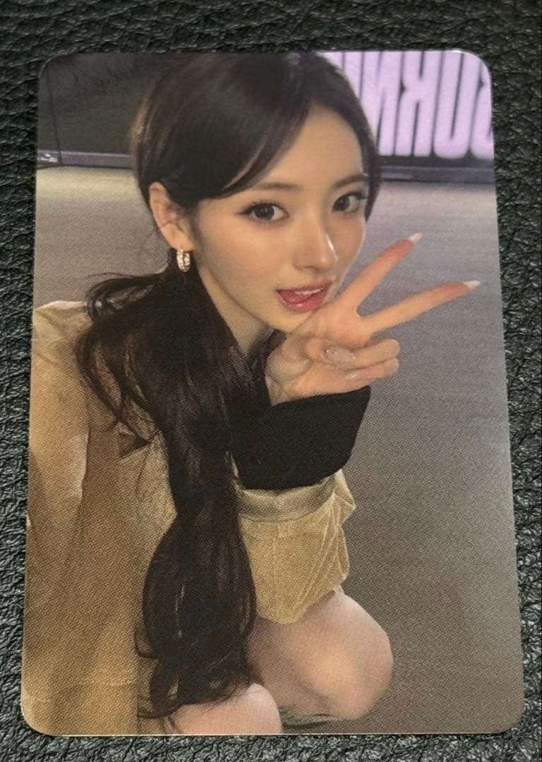 MEOVV 台北　ポップアップ　買い上げ　トレカ　アンナ　Anna