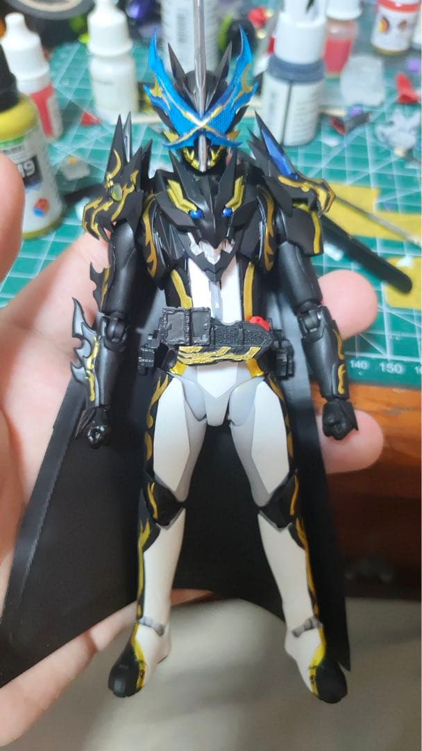 ZEIN　S.H.フィギュアーツ　セイバー・アルティメットバハムート フィギュアーツ 改造塗装品 仮面ライダーセイバー アルティメット