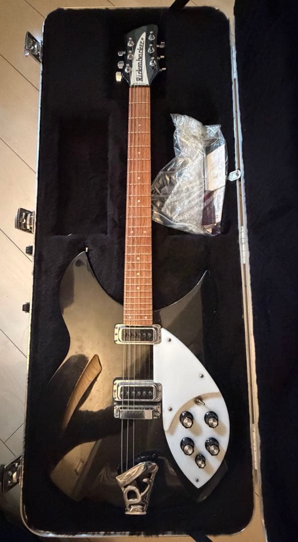さぶろうRickenbacker 330 ブラック 2009年製 Rickenbacker 330 - Matte Black | eBay