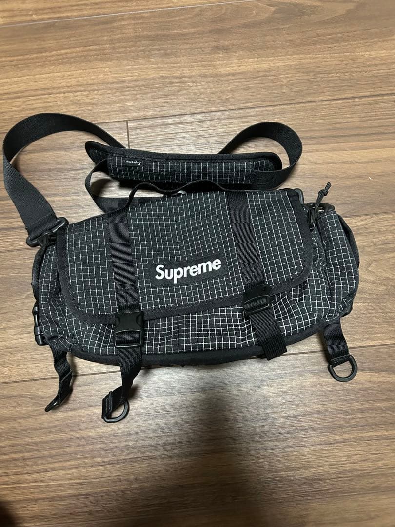 バッグ Supreme Mini Duffle Bag Black(24SS)