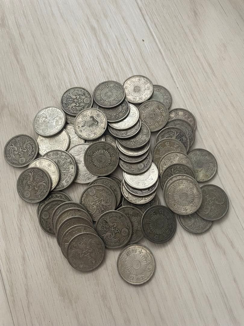 小型50銭銀貨 小型50銭銀貨と八咫烏50銭の価値と買取相場 | 日本コイン古銭情報館