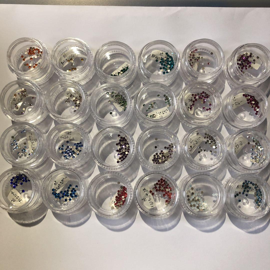 ラインストーン　スワロフスキー