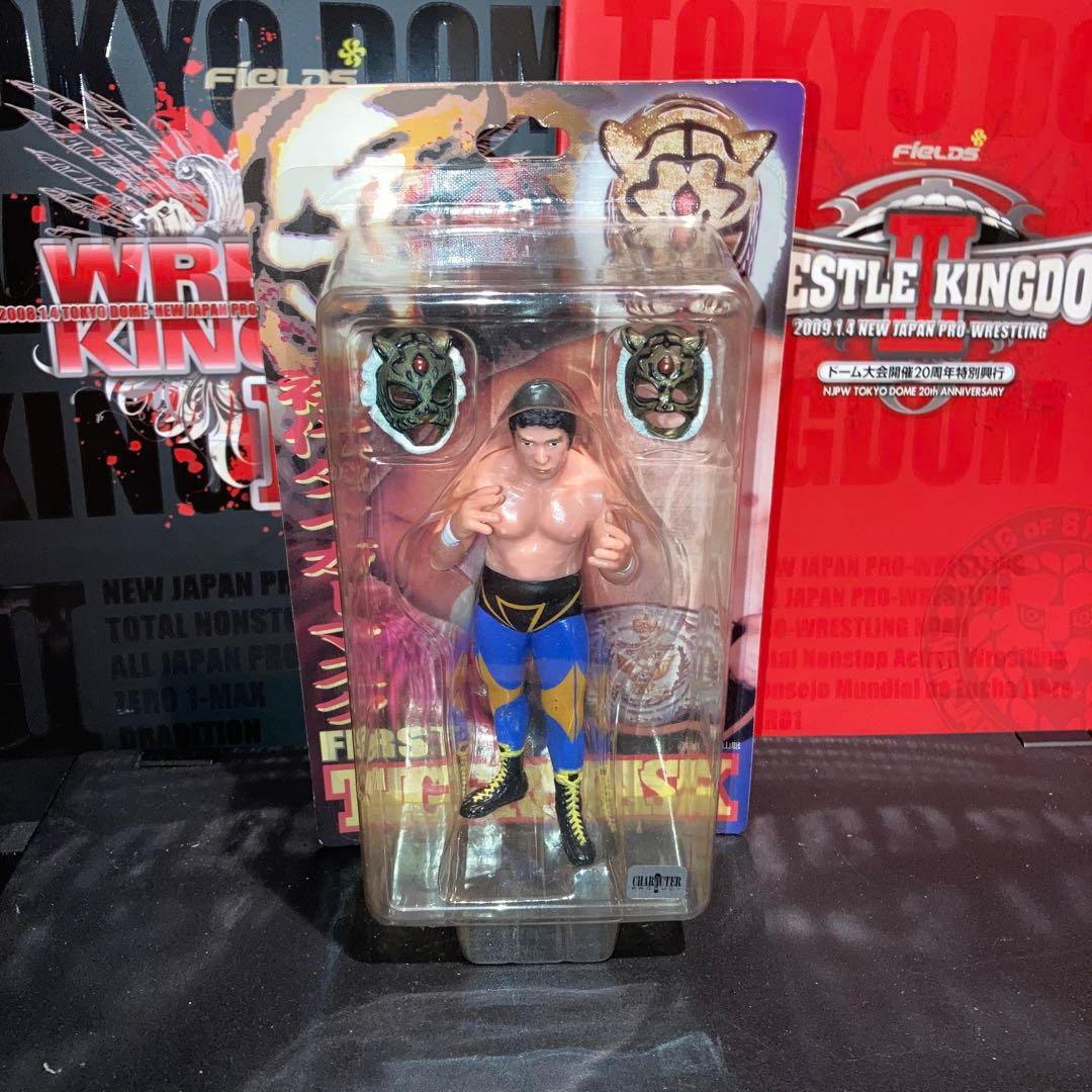 初代タイガーマスク　新日本プロレス　マスク2個付き　佐山聡 83.8.4ラストマッチの日】 マスクは8.4モデルではない（YN製だから