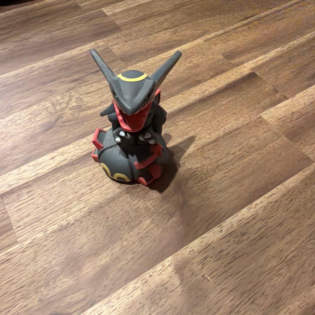 レックウザ　色違い　指人形　ポケモンキッズ ポケモン 指人形 レックウザ 色違い 黒いレックウザ 正規品 記名有り