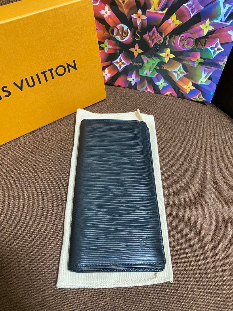 ルイヴィトン エピ ポルトフォイユ・ブラザ 二つ折り長財布