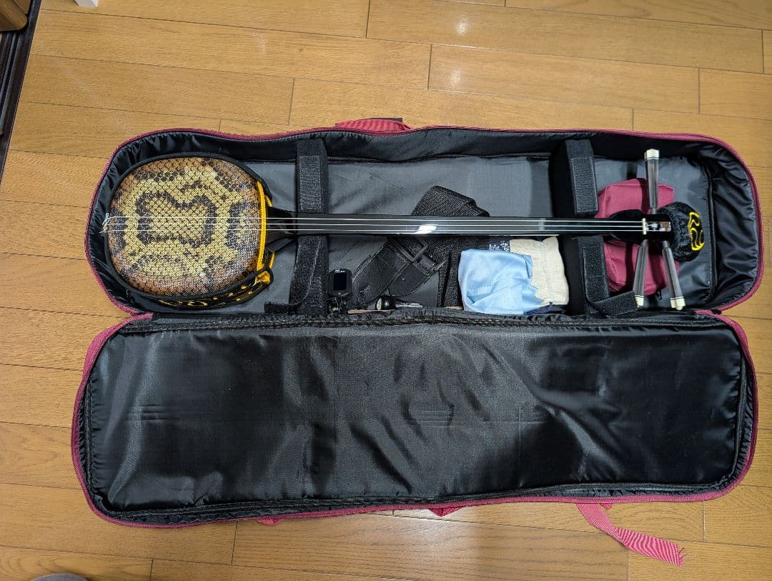 入門用ヘビ柄 三線