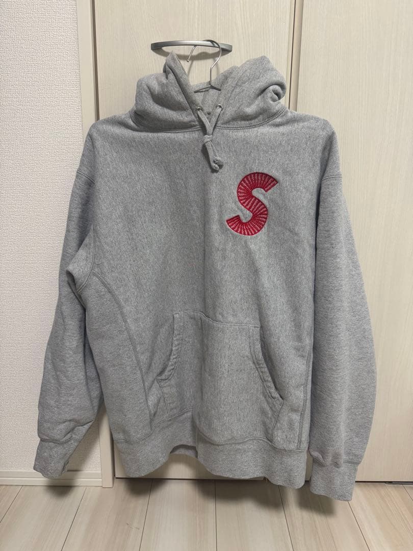 Supreme シュプリーム　Sロゴパーカー