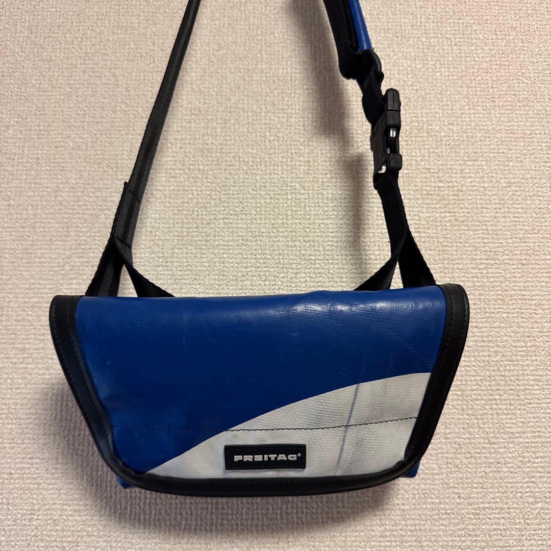 FREITAG メッセンジャーバッグ 青/白 メッセンジャーバッグ | FREITAG