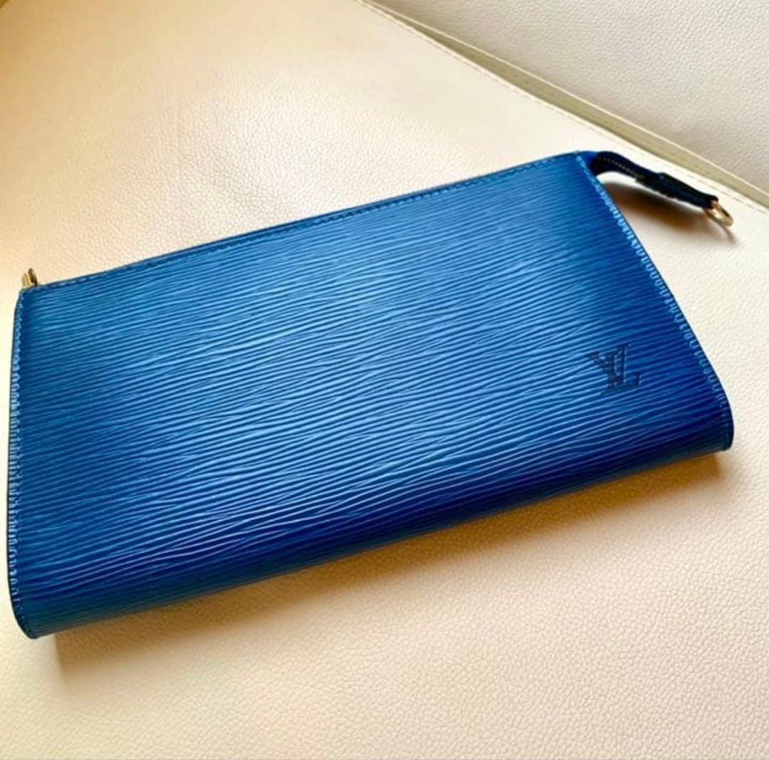 ルイヴィトン エピ ポシェット・アクセソワール　ポーチ ブルー