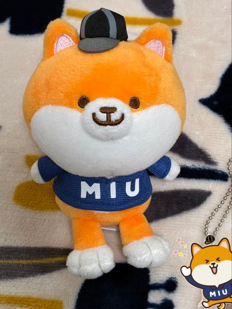 MIU ポリまる マスコットキーチェーン - メルカリ