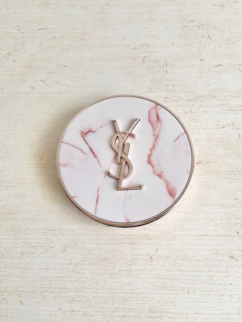 イヴサンローラン　ピンクマーブル　ラディアントタッチグロウパクト B10