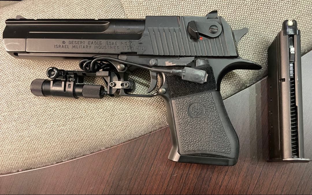 デザートイーグル 50AE レーザーサイトリモートSW付ガスガン ☆美品