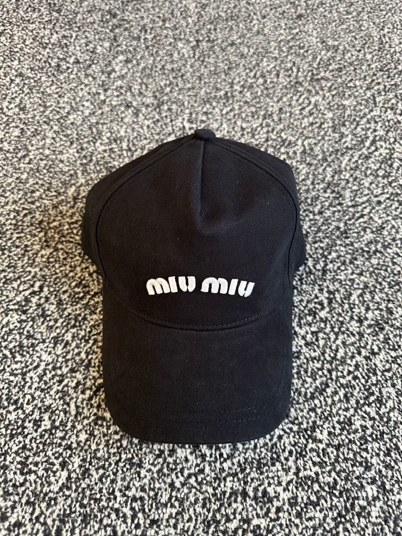 miu miu 黒 ベースボールキャップ未使用