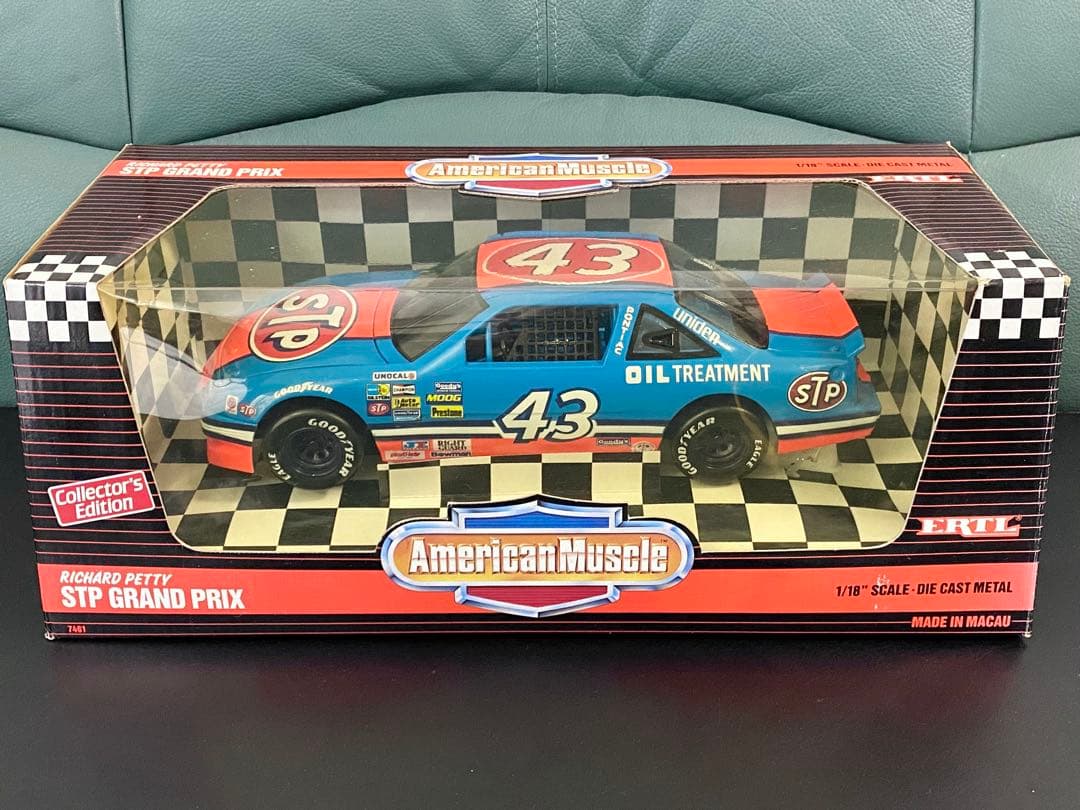 ★絶版 ERTL 1/18 ￼ポンティアック STP￼-GP Nascar