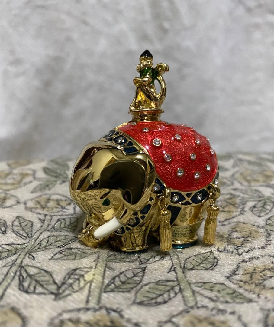 エスティローダー 〈限定版〉Perfume compact(練香水) - メルカリ