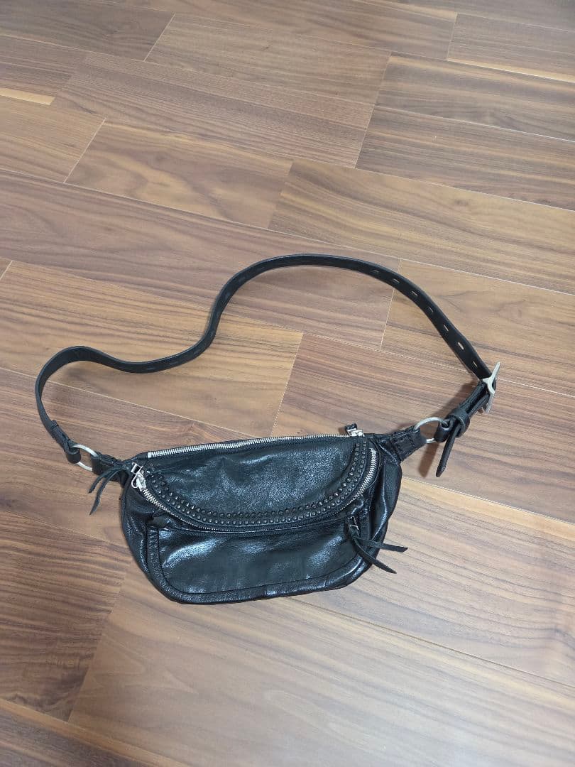 ケムリ ブラック ボディバッグ