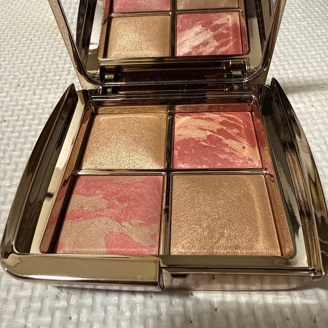 HOURGLASS Ambient Lighting Palette 限定