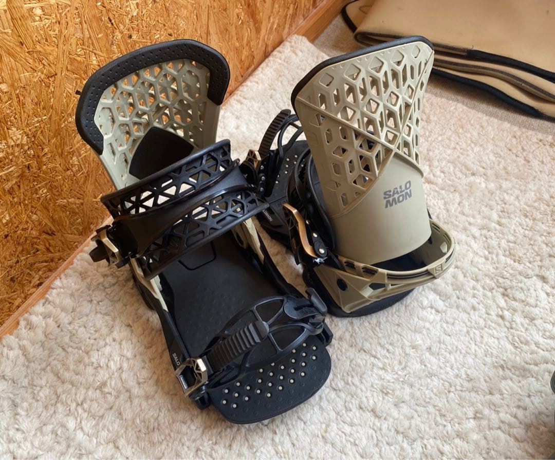 最終値下げ！ SALOMON HIGHLANDER Mサイズ Pale Kaki SALOMON HIGHLANDER Mサイズ Pale Kaki最終値下げ！ SALOMON