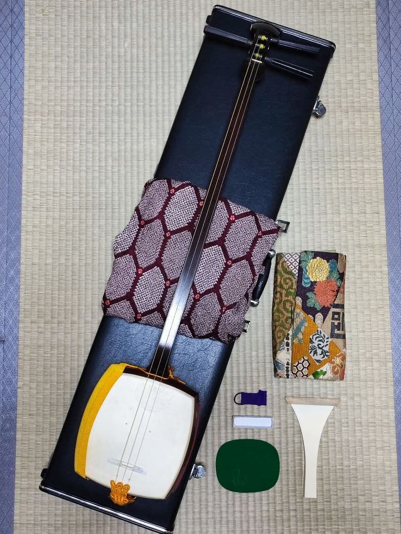 すぐ弾ける三味線セット(バチ、駒、ケースその他付属品付)