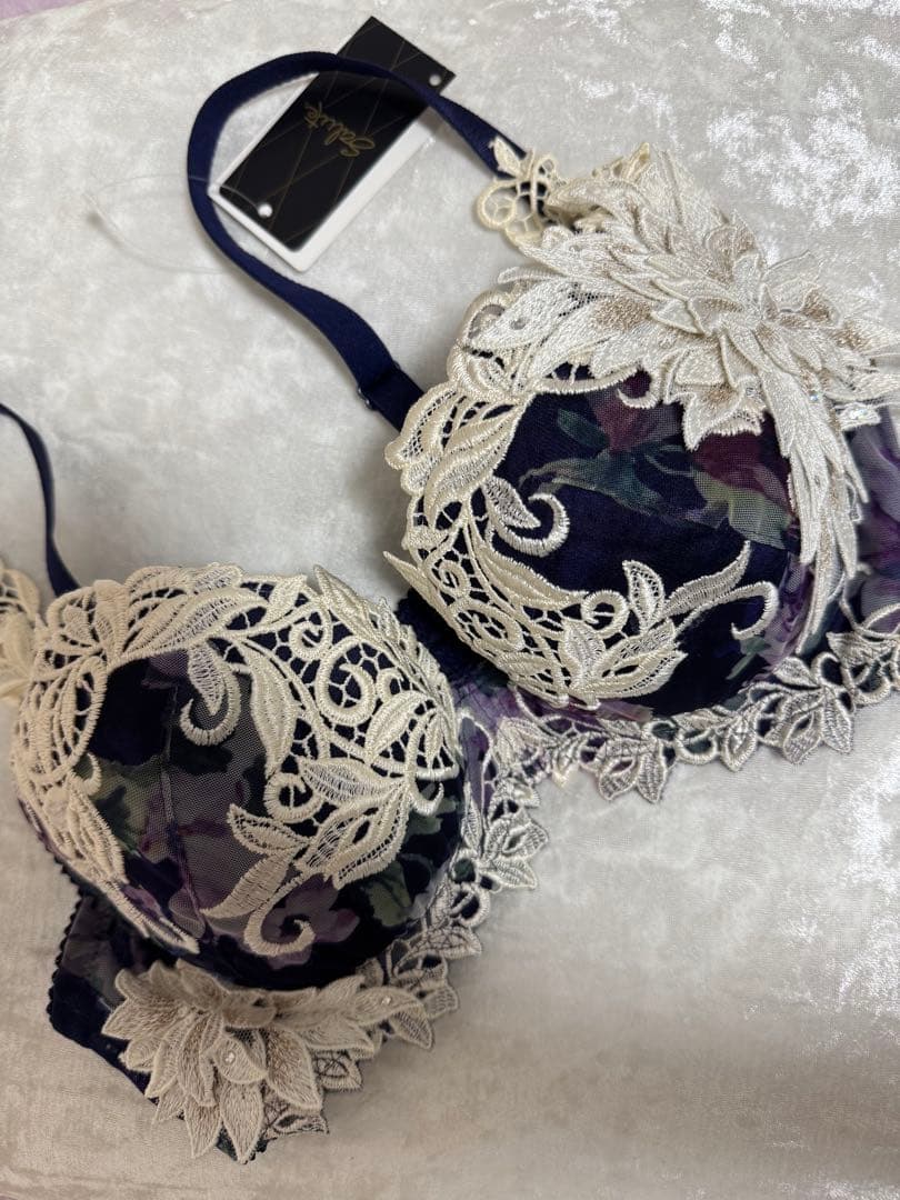 ブラジャーショーツセット　サルート62G ブラE70ショーツM